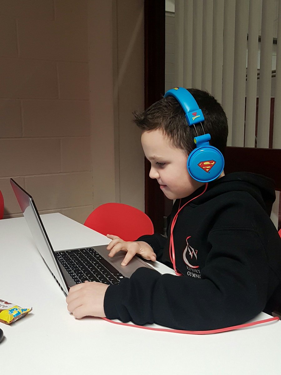 sharni1979's tweet photo. @ollyofficial my son, Aston, is so excited to be coming to o2 to see you! His 1st concert! He's busy learning all the words to 24hrs album! https://t.co/O1uXFNYyX6