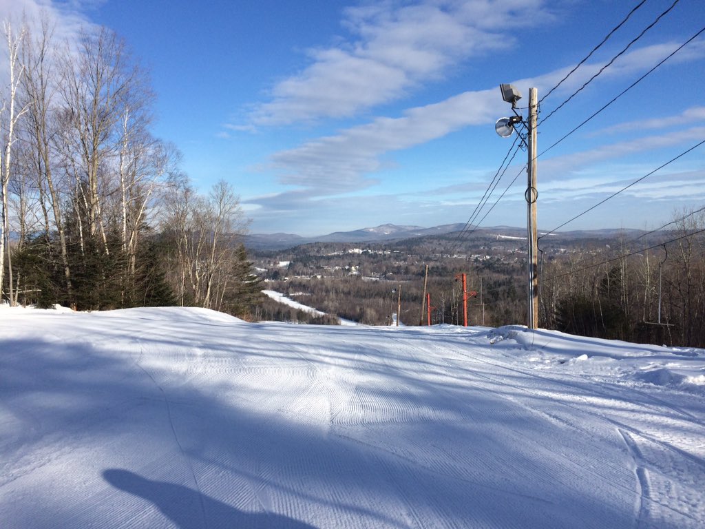 RideTheEast's tweet photo. Another blue bird day at #titcombmountain #snowboarding #skipatrol https://t.co/NdnK6hPgjl