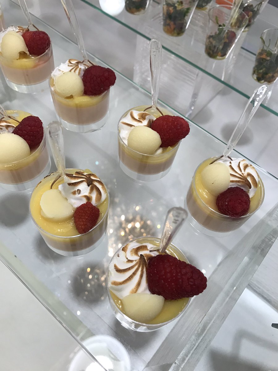 chef_bydesign's tweet photo. Raspberry Pannacotta with Lemon Curd! #chefbydesign https://t.co/Z4TC6pyYeV