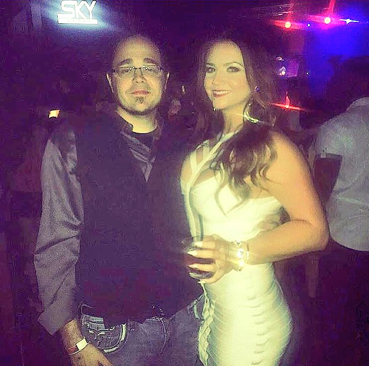 Syndicate_Syren's tweet photo. I need a gangsta to love me better than all the others do, to always forgive me, ride or die with me, that's just what gangstas do @F4ttyGG_ https://t.co/cgI15KAwQS