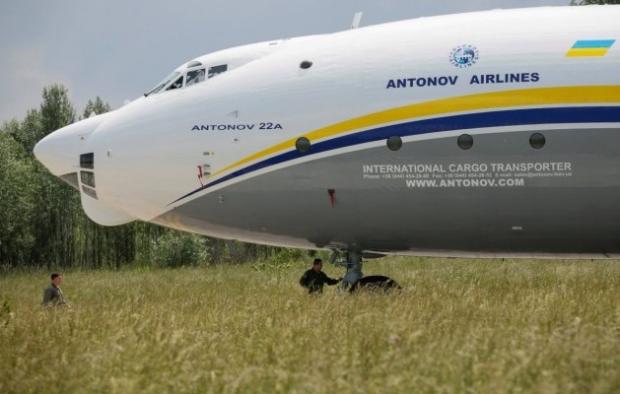 FloweringUkr's tweet photo. Український літак "Антей" здивував весь світ: Він приземлився посеред пустелі в Малі (відео) 🇺🇦 #Україна #Ukraine https://t.co/vTp15DF4tB https://t.co/kYkrw9DeAR