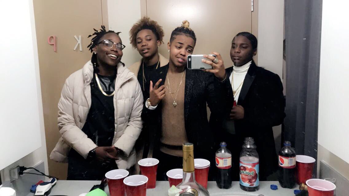 itsinkzzz's tweet photo. #BlackAndBoujee ⚫️🍾 feat. the crew @MorganKTA @slick_ezi @KyraFoxBWD https://t.co/RvatEcYZRs