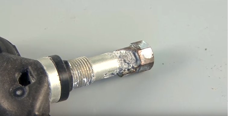 Experts4TPMS's tweet image. De oplossing voor vastzittende TPMS ventielen - TR-REP