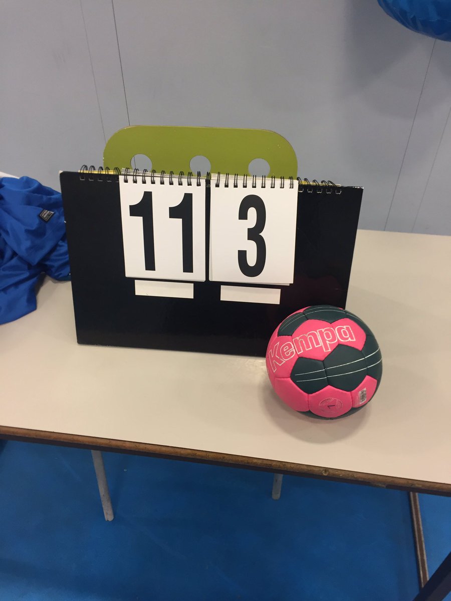 U15 girls' handball team beat Kingsdale in Rd1 of London Youth Games. One more win and we are into the Finals #teamcroydon #woodcotehandball