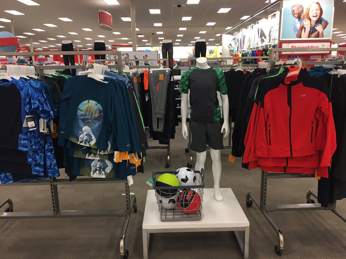 jln_nelson's tweet photo. Boys Adjacency✔️ C9 is on the main aisle ✔️swim to the wall ✔️and art class right up front✔️ @angelicalynkzn #merchmasters https://t.co/kgR5CWHF8X