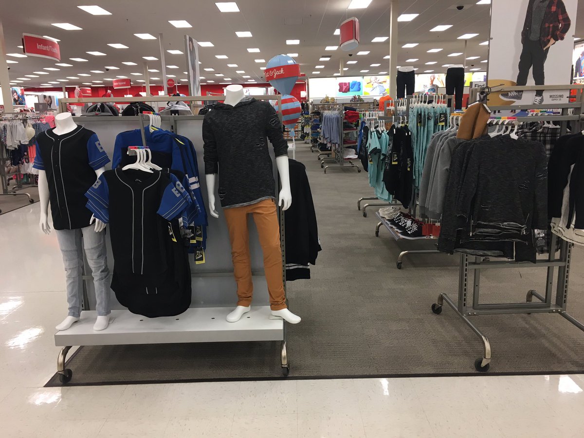 jln_nelson's tweet photo. Boys Adjacency✔️ C9 is on the main aisle ✔️swim to the wall ✔️and art class right up front✔️ @angelicalynkzn #merchmasters https://t.co/kgR5CWHF8X