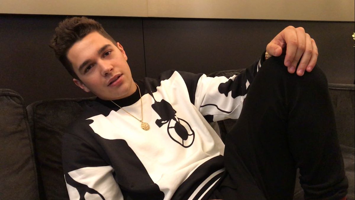GiovanniFerrar's tweet photo. Today I met @AustinMahone 🚀
Here is our (super nice) chat in this video -->
https://t.co/SPFnj90zun #ForMePlusYouOUTNOW #ForMePlusYou https://t.co/oMwaZCdmcL