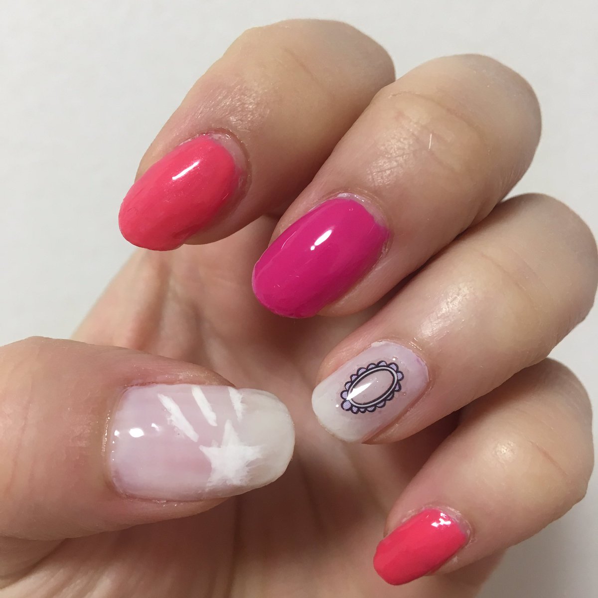 chiyuntenten's tweet photo. 気まぐれnail🦄の親指だけ両方剥がれたから遊んでみた👯✨細筆でアート✨してみたけどやっぱり不器用だなー😂ニコちゃんガタガタ😳💤
#NAILHOLIC
#WT080
#Ducato
#コンデンスミルク https://t.co/2cjBiocW95