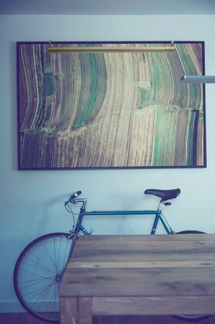 Cocowebcom's tweet photo. Cocoweb picture lights compliment artwork with a classic look. 

#picturelight #interiordesign #homedecor #mondayblues https://t.co/QDGxK0yCMn