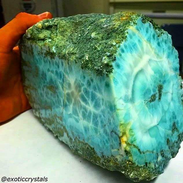 _KaunaRossa's tweet photo. #Larimar elementi acqua aria #quintochakra(gola)/ le mie pietre: #cianitenera o #distenenero #rubino #smeraldo elementi Fuoco Terra 💙 https://t.co/32b1KmfvPa