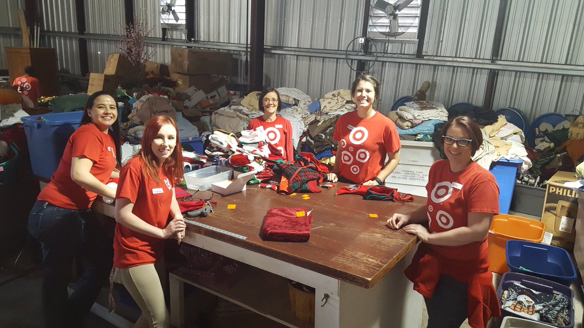 T2342 and T1982 are volunteering for United Way MLK day of service <a href="/Kimberly_Beaver/">Kimberly Beaver</a> <a href="/djagatx/">Dhruv Jagtiani</a> @UnitedWayWilco @Becca4Target <a href="/KellyHorner818/">Kelly Horner</a>