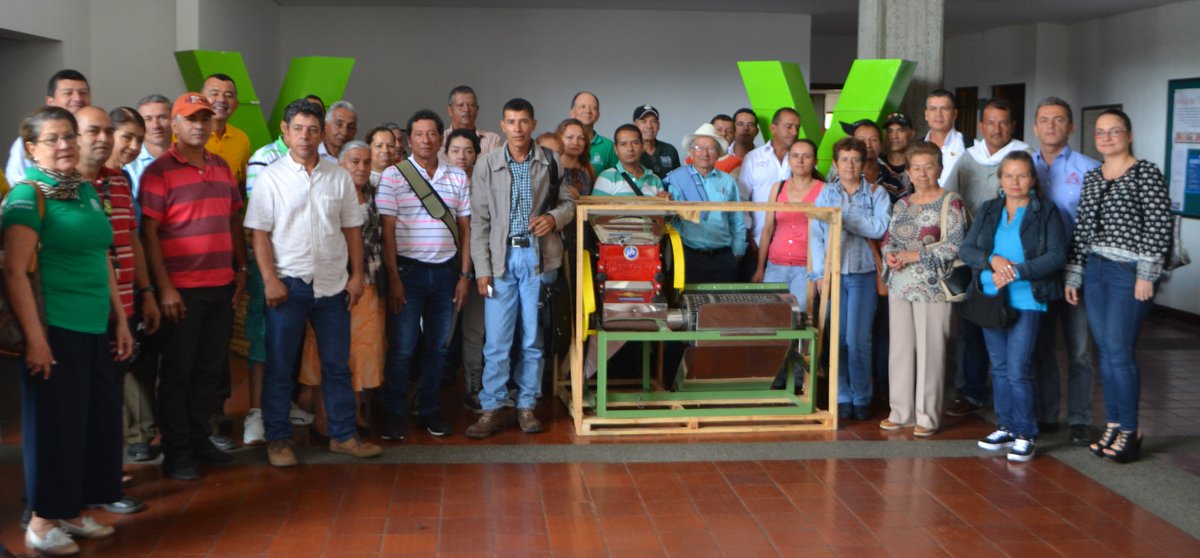 FedeCafeteros's tweet photo. 400 cafeteros beneficiados gracias a convenio entre @ComiteRisaralda Cooperativa y @Alcaldiapereira para fortalecimiento del sector. https://t.co/us7IRy5lkb