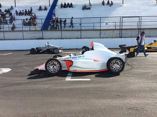 LapiesaCompet's tweet photo. Cada vez más cerca del inicio de temporada ¡Excelente lunes! #racing #racinglife https://t.co/SFA9WhwWez
