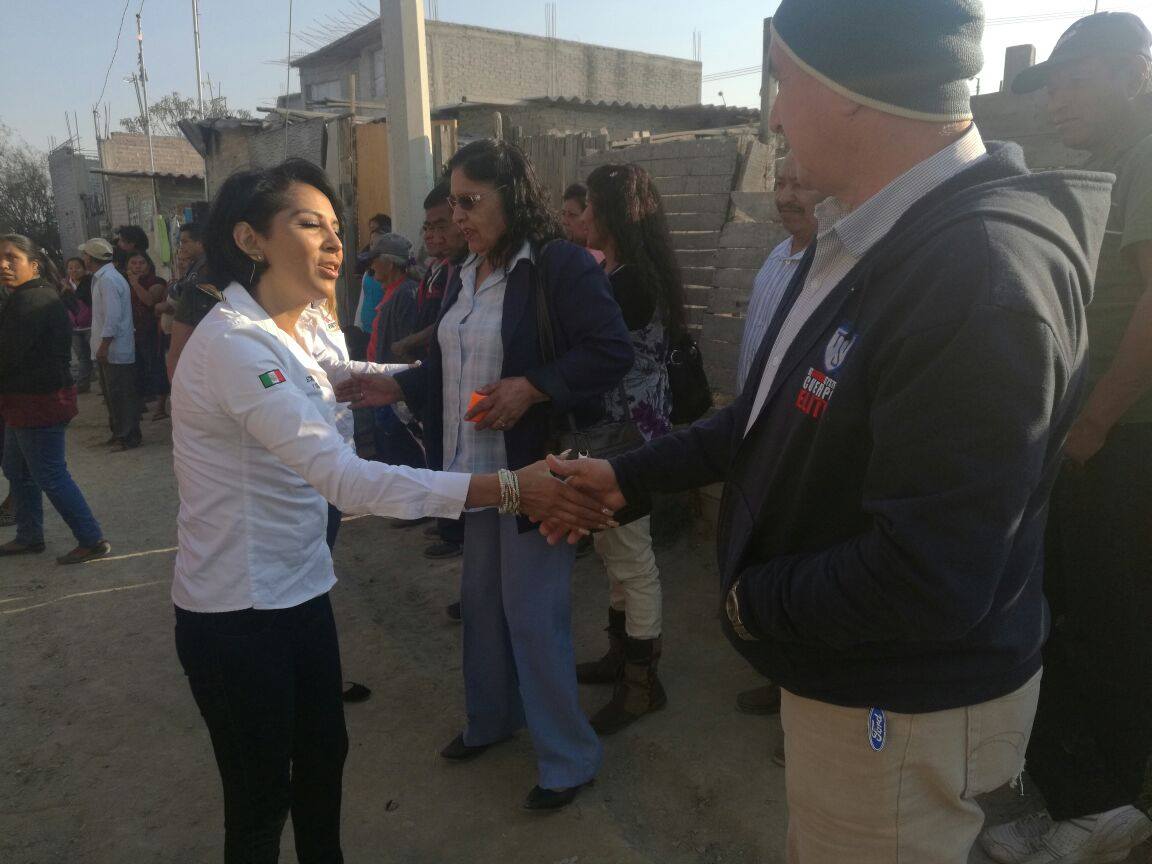 viaradical's tweet photo. Nuestra forma de trabajo es recogiendo las voces de la gente y transformándolas en demandas. En Brigada de informacion en Chimalhuacán. https://t.co/BtJ6W4L5v1