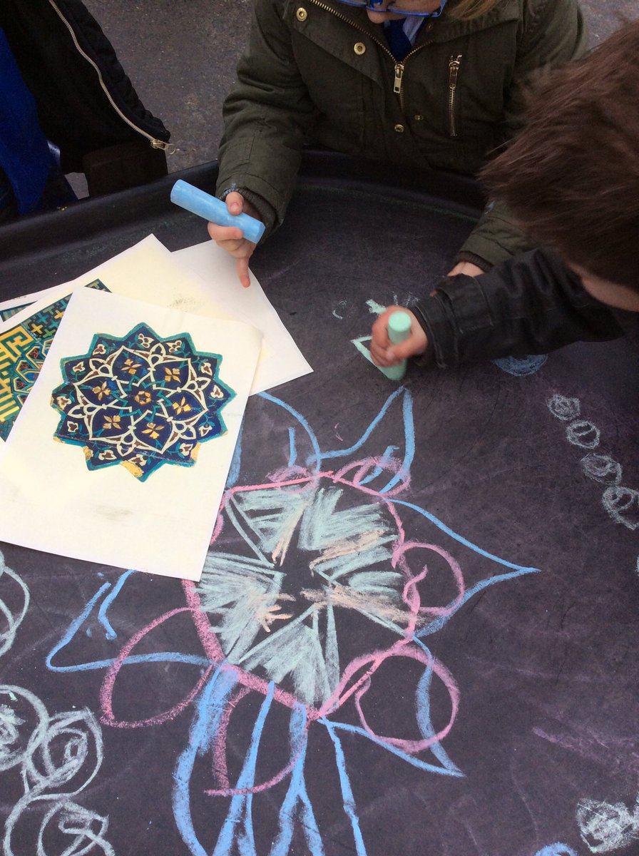 MrsClarkeQP's tweet photo. Reception celebrating and creating art from different cultures 🖼🖌 #worldreligionday #Islamicart #shapes @QueensCoEURC @mrs_sharkeyQP https://t.co/UbwVQczBx2