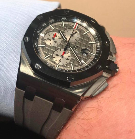 The new titanium 44mm Royal Oak Offshore from @audemarspiguet will replace the steel version at a lower price. #SIHH