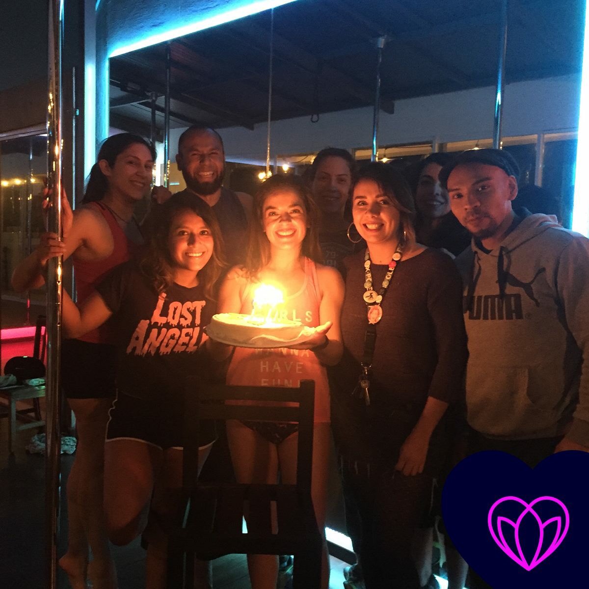TheRoopp's tweet photo. ¡Feliz cumpleaños, Mariana! 🎂 ✨

Que todos tus deseos se cumplan, gracias por formar parte de nuestra comunidad. #TheRoopp #HBDMariana https://t.co/Lxf4kBU6HM