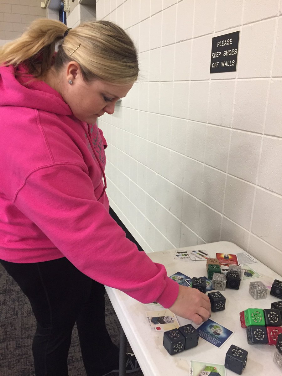 PearsonsPride's tweet photo. Cubelets team 14 #385innovate https://t.co/Zqw8vZzhv8
