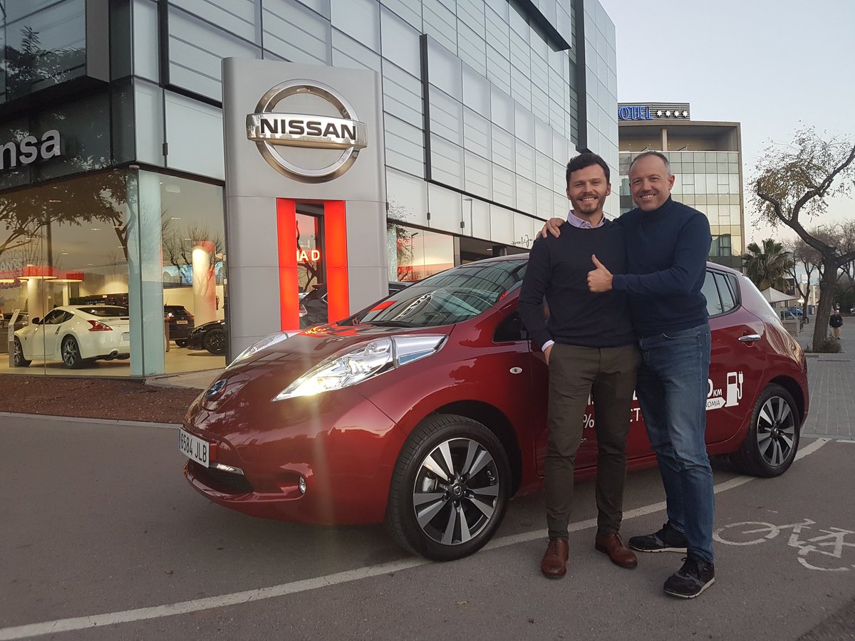 albert_bosch's tweet photo. Recogiendo el #Nissan #Leaf que me cede @NissanEV_ESP . El coche eléctrico más vendido en el mundo, y el que más emisiones ha evitado. https://t.co/ME7IyV1Z8Z