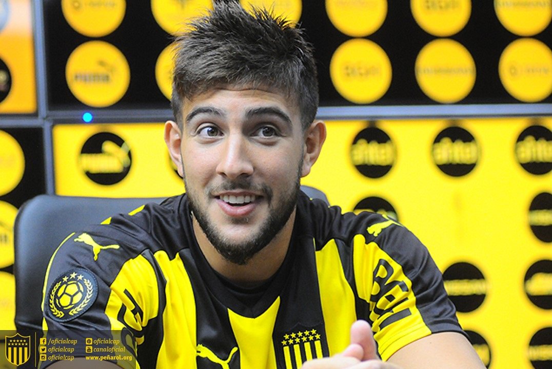 OficialCAP's tweet photo. 📸 Matías Mier, Ramón Arias, Kevin Dawson y Lucas Cavallini fueron presentados como nuevos jugadores de Peñarol. ¡Bienvenidos! https://t.co/tgbcaYQMn2