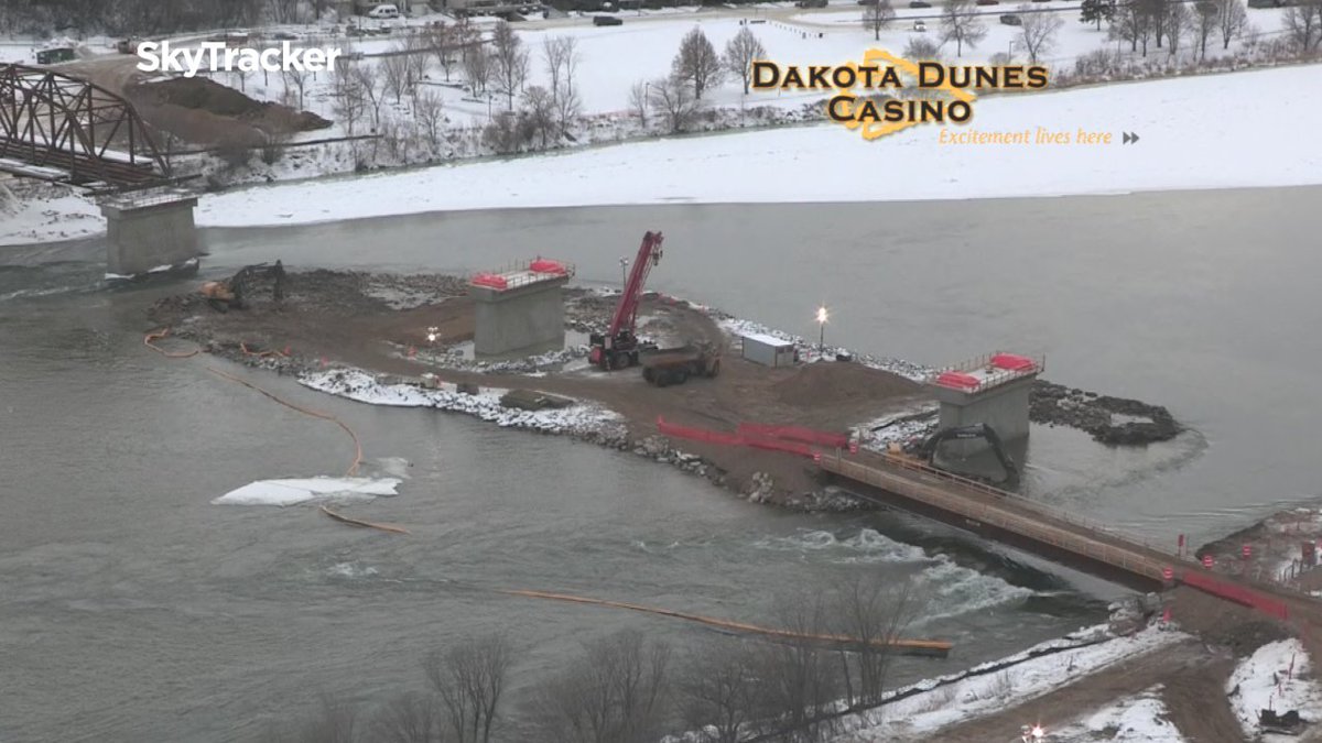 PQuinlanGlobal's tweet photo. Looks like we have a new island in our river! #TrafficBridge #yxe #Sask https://t.co/3f6wWsYzuG