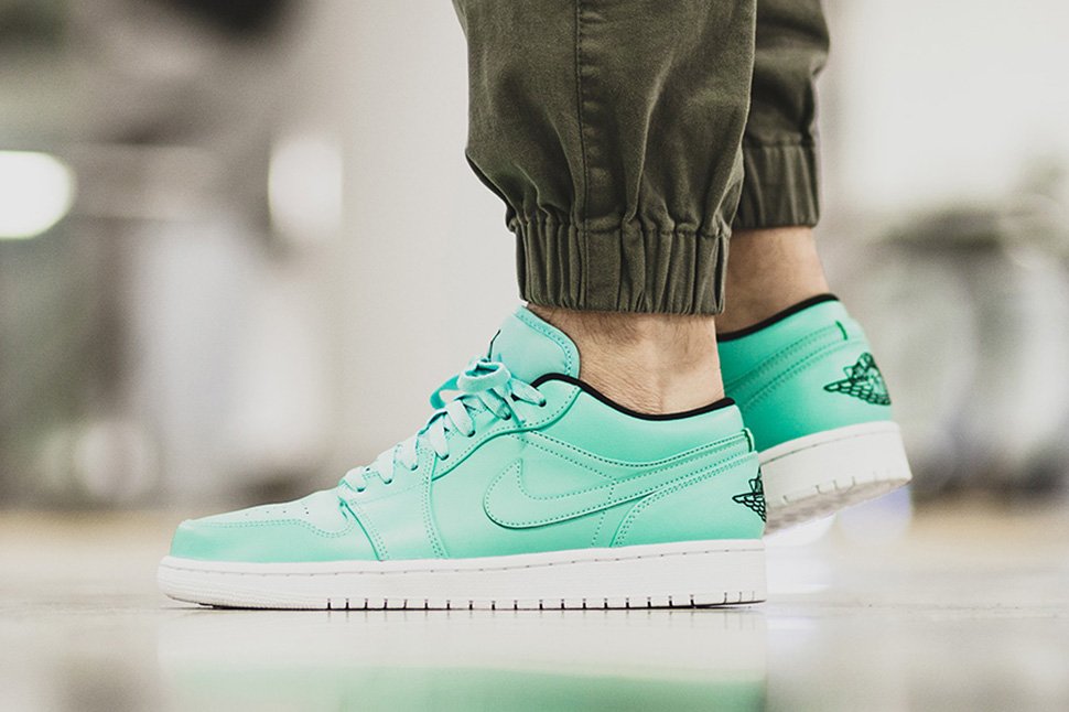 air jordan 1 low hyper turquoise