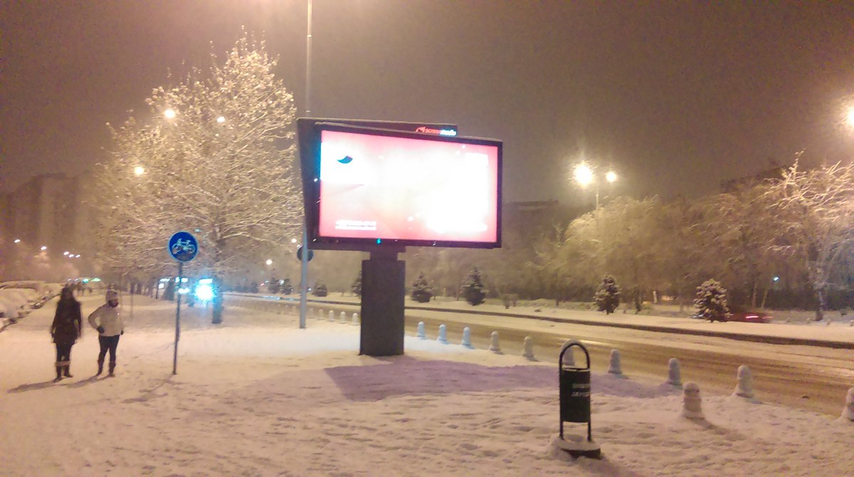 TodorceT's tweet photo. One night stand романса помеѓу Дром и новиот снег. #wintersmagic https://t.co/ectixIGewu