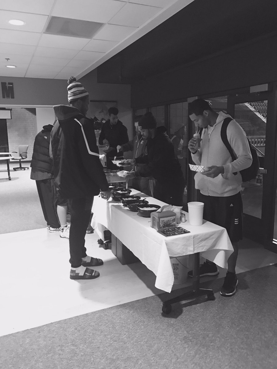getSTUFD's tweet photo. You always gotta feed the fam #getSTUFD @EMUHoops https://t.co/IiGCX6OMel