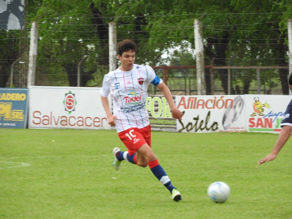 Deportes991's tweet photo. PEGA EL SALTO ⚽️

El joven y talentoso media punta #ThiagoBanegas continuará su carrera como futbolista en @RacingClub. 

Ph: @ClubDePro https://t.co/SINEDyNVDU