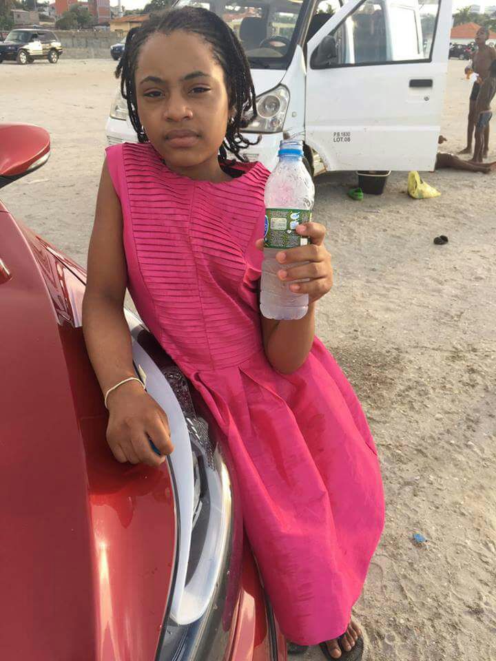 Tulymong's tweet image. Essa menina está desaparecida desde ontem por volta das 19h, vive no cassenda rua da pepy chama-se Jina qlqr info lga 939762195 - 923561380.