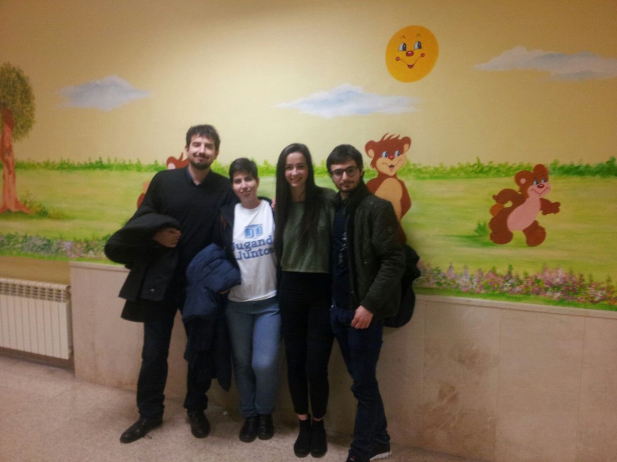 JugandoJ's tweet photo. 7 de Enero en el #HospitalNiñoJesús con 12 peques, #Akafi y muchos #juegosdemesa... Enhorabuena #voluntarios!!! :) #JugandoJ https://t.co/eYtAwhvaQy