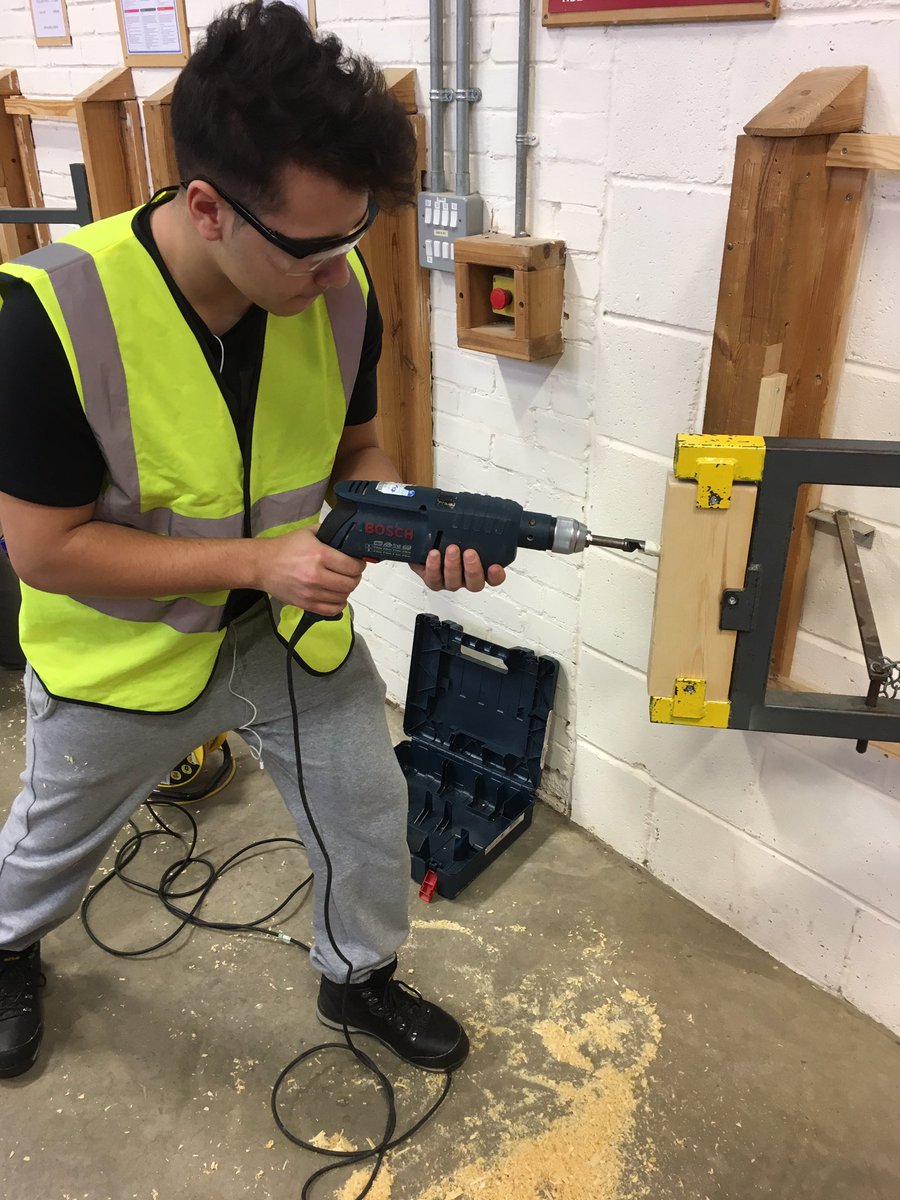 HCConstruction's tweet photo. Level 1 Carpenters getting their hands on power tools for the first time! Good work lads!! @HarlowCollege #Carpentry #powertools https://t.co/oEKHrVZgyE