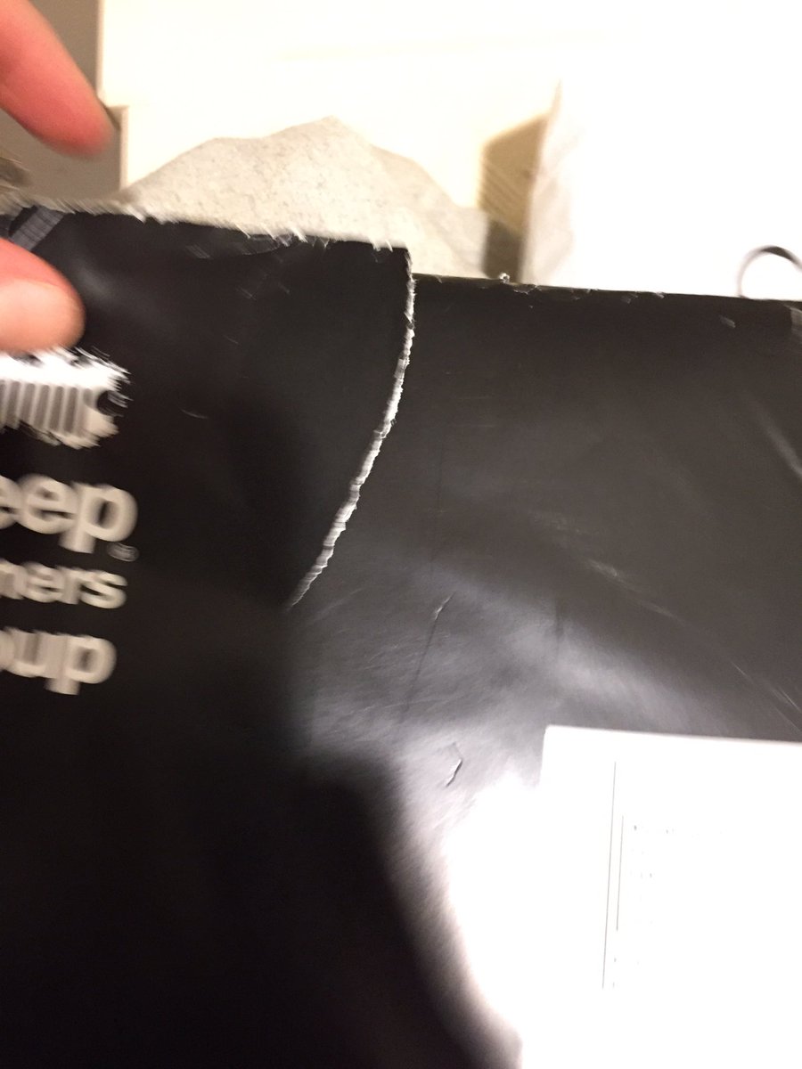 Vitopax84's tweet photo. Ecco stato della busta JOG. Vorrei sapere cosa dovrei trovare all'interno cosi da verificare che ci sia tutto! @JeepCareIT @PosteNews https://t.co/NPMXjOkCRK