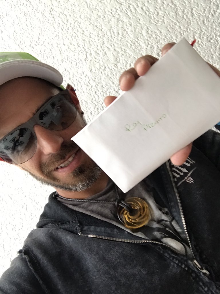 roypizarro's tweet photo. Gracias x tan lindo detalle @AriiannaPR x esto vale la pena hacer lo q amamos arriba los #fabufans https://t.co/AeRyGYXcwC