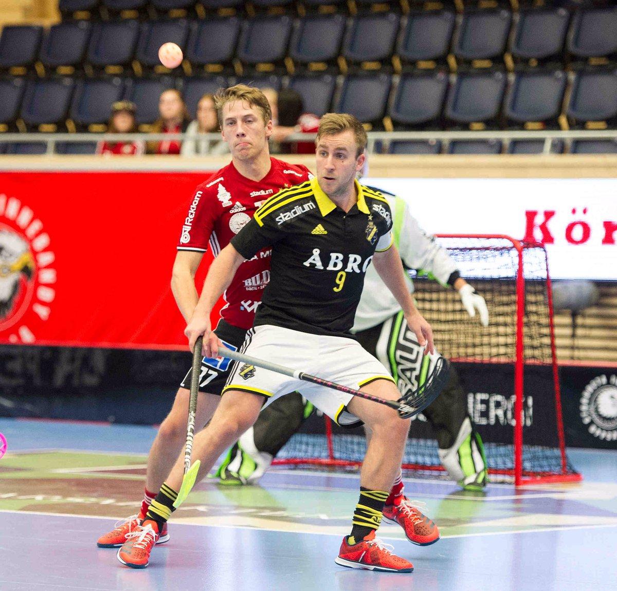 Torsdag: tungviktsmöte, stolta AIK vs svenska mästarna <a href="/StorvretaIBK/">StorvretaIBK</a> i Solnahallen kl 19. #alltkanhända #AIK #SSL