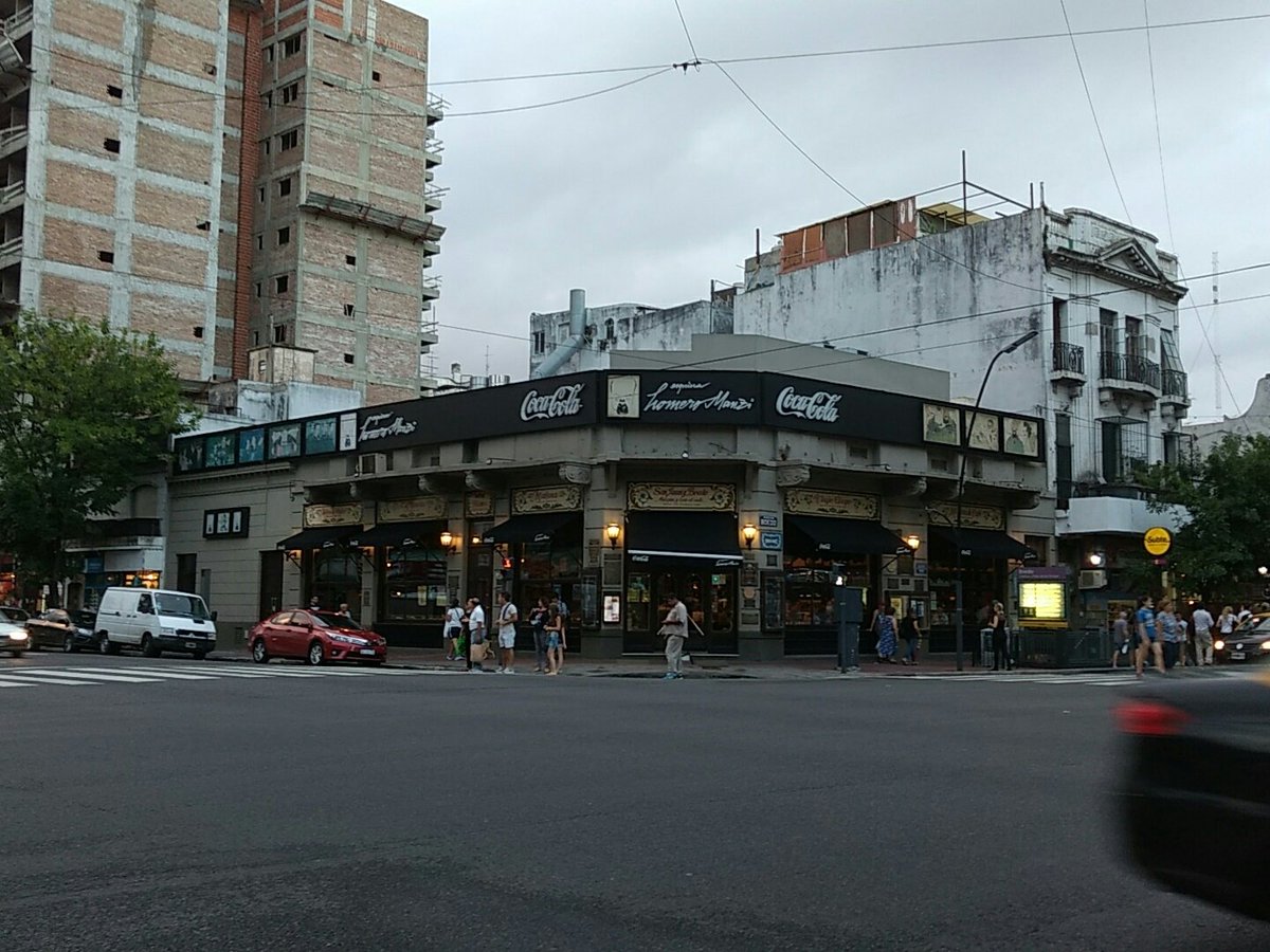 Imposible no pensar en ustedes parada en esta esquina <a href="/julitacalvok/">Julia calvo</a> <a href="/jorgesuaritos/">jorge Suárez</a> <a href="/ManziLaVida/">ManziLaVidaenOrsai</a> 
San Juan y Boedo 💜 Manzi