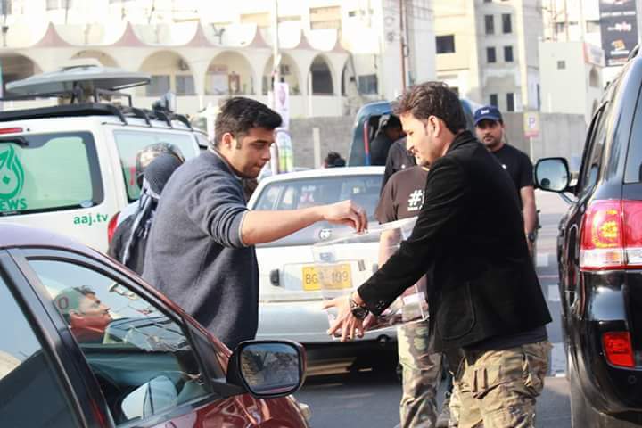 Rizwan4Pakistan's tweet photo. Donation campaign at 3 Talwaar Karachi with chief #Fixit @akmehsudPTI and Team.
#HelpFixit https://t.co/Qo2epZ3t7W