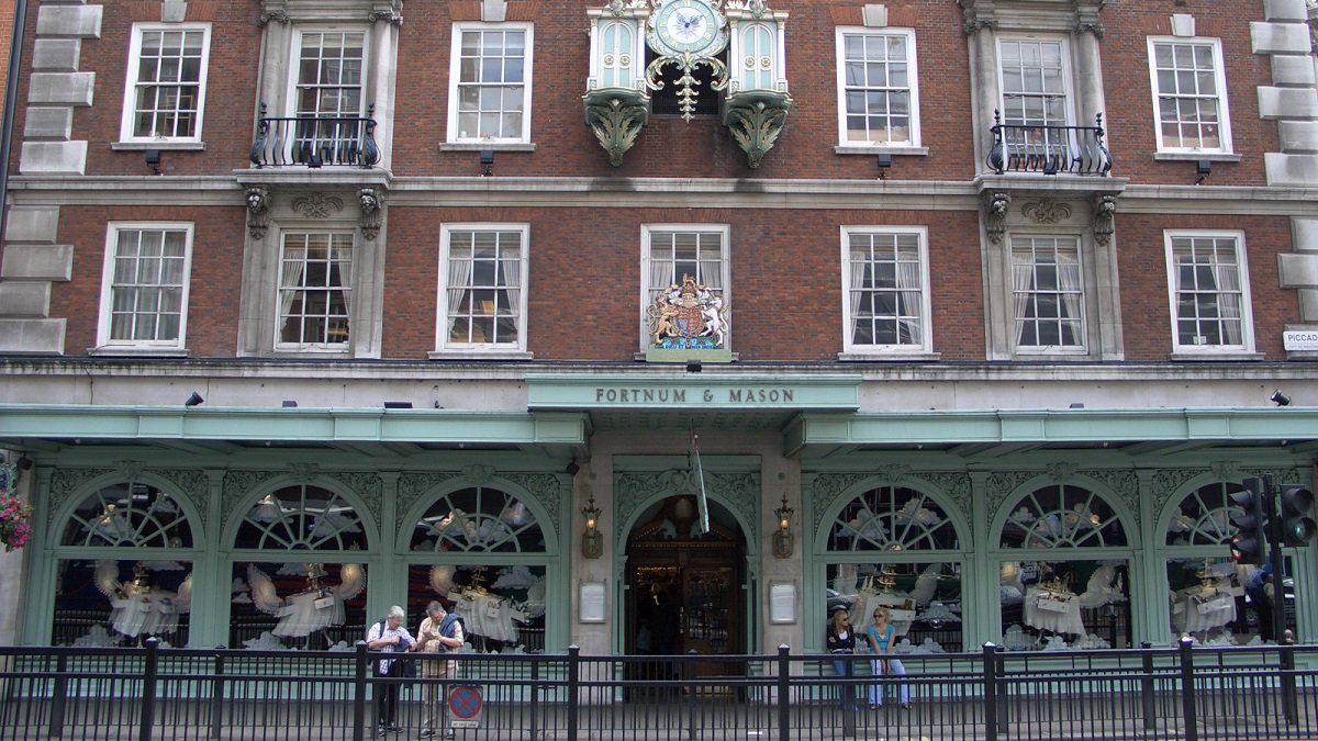 BiznessReporter's tweet photo. Luxury foods help Fortnum &amp; Mason ring up 16 per cent rise in festive sales https://t.co/84zyEB7MC8 #retail2 https://t.co/k0Lfelpwq3