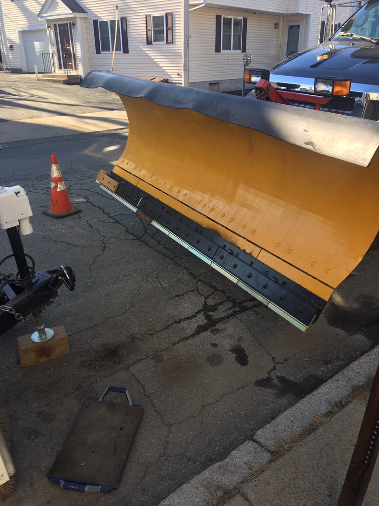 Talk about easy installation! Installed this 10' #PolarFLEX system in the sidewalks of Beverly. Thanks Dave from Whitemore Excavation