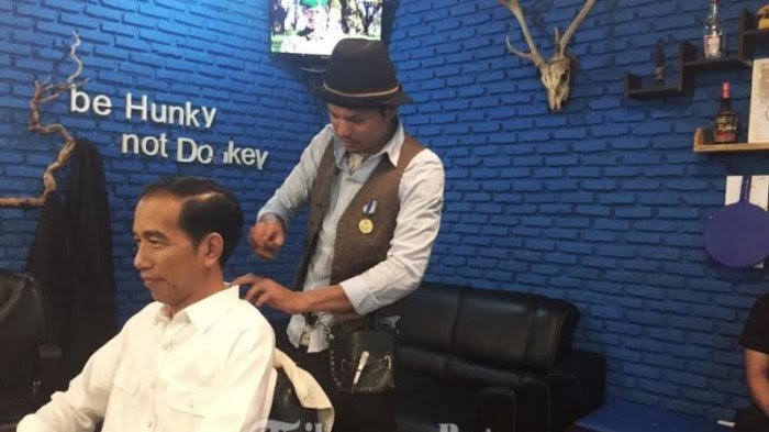 KaBe___'s tweet photo. Presiden Jokowi Pangkas di Hunky-Dory Bogor https://t.co/7MFqeazPwK https://t.co/4qSSla9Ets