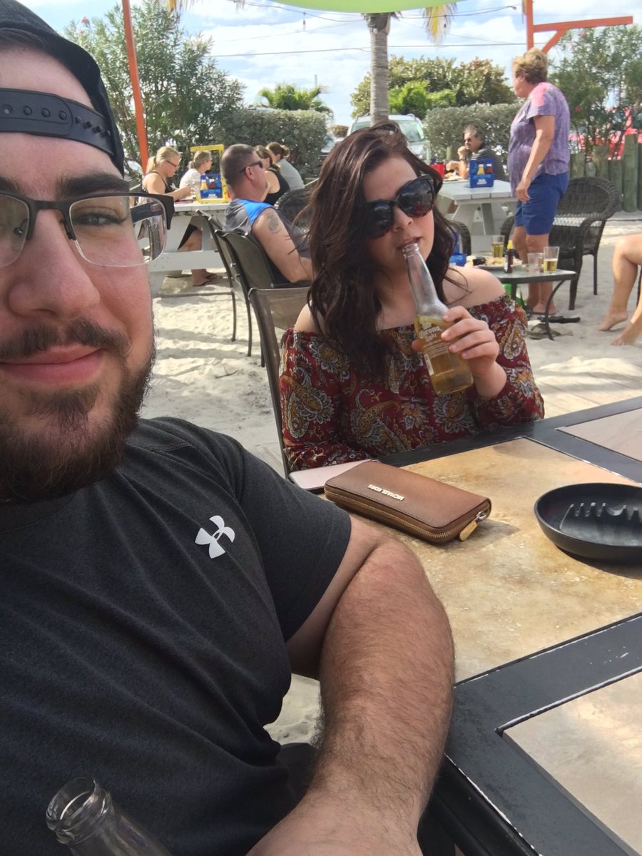 PFrac_RN's tweet photo. Someone doesn't like her picture taken #Florida #VRDiaries #CRVacation https://t.co/jEYP1DrxBb
