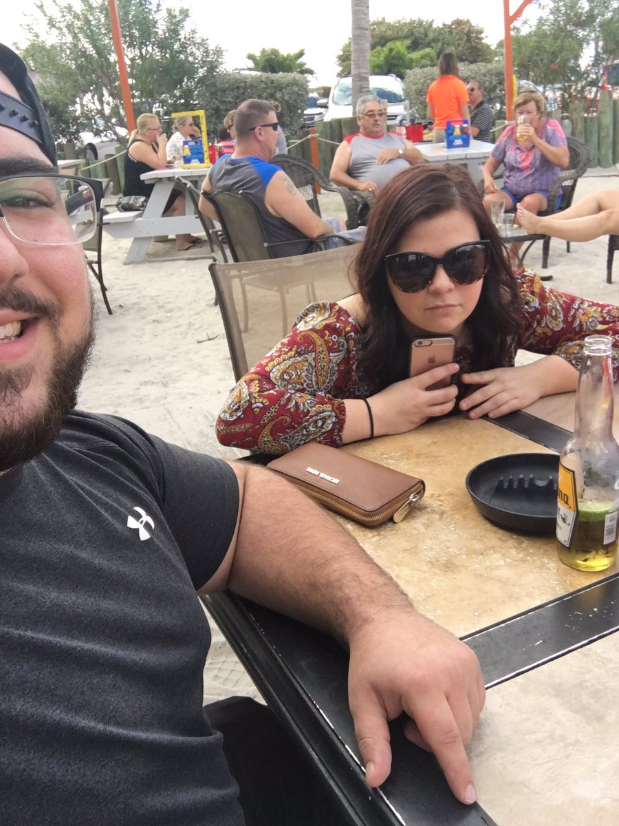 PFrac_RN's tweet photo. Someone doesn't like her picture taken #Florida #VRDiaries #CRVacation https://t.co/jEYP1DrxBb