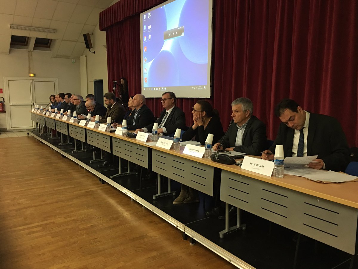avranches_infos's tweet photo. Conseil de Cté d'agglo Mt-St-Michel Normandie 
Les acteurs : pdt + VPs + élus + presse (@OuestFrance50 @Gazette50 @lamanchelibre )
#CAMSMN https://t.co/h9GcKmJCjv