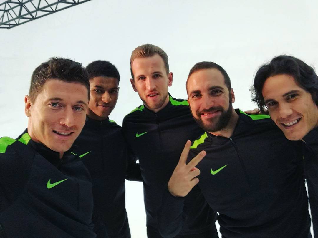 B24PT's tweet photo. Quantos golos estão nesta foto? ⚽ https://t.co/QOZyQzxFWf