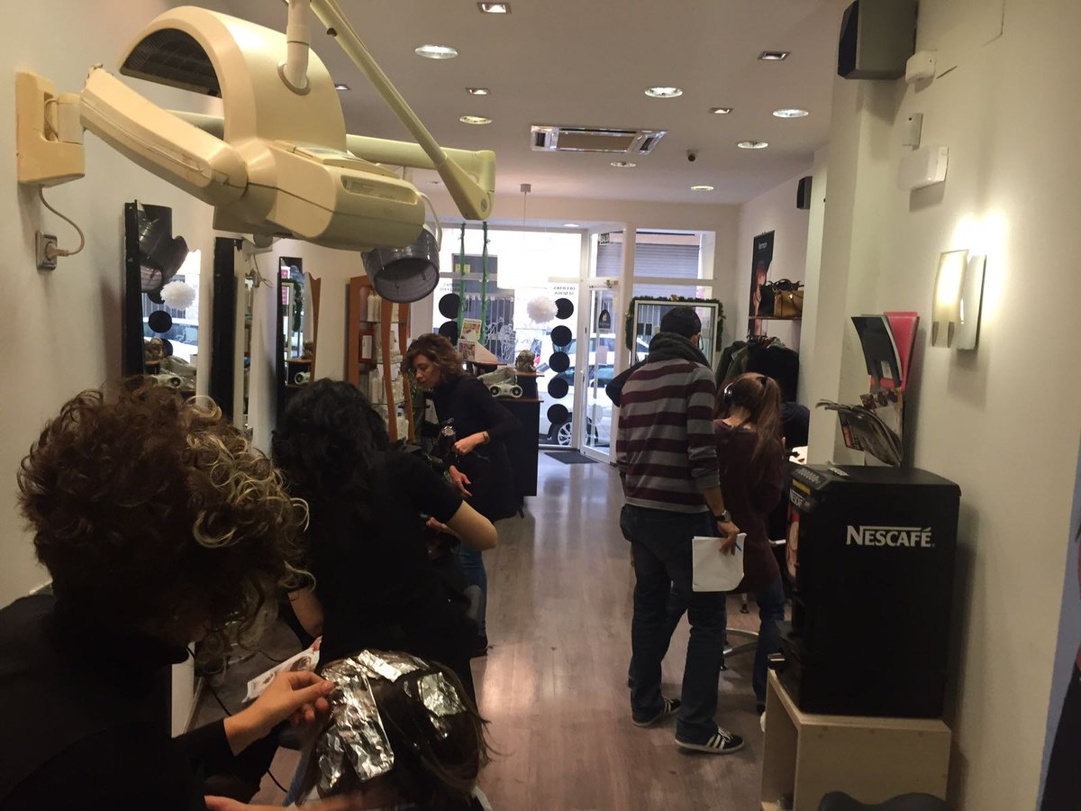 La Peluquería Los Ángeles (Zaragoza) volvió a recibir la visita del programa <a href="/labascula_ATV/">La Báscula - ATV</a> de <a href="/aragontv/">Aragón TV</a> ¡Y #Kemon estuvo allí! #AmigosKemon