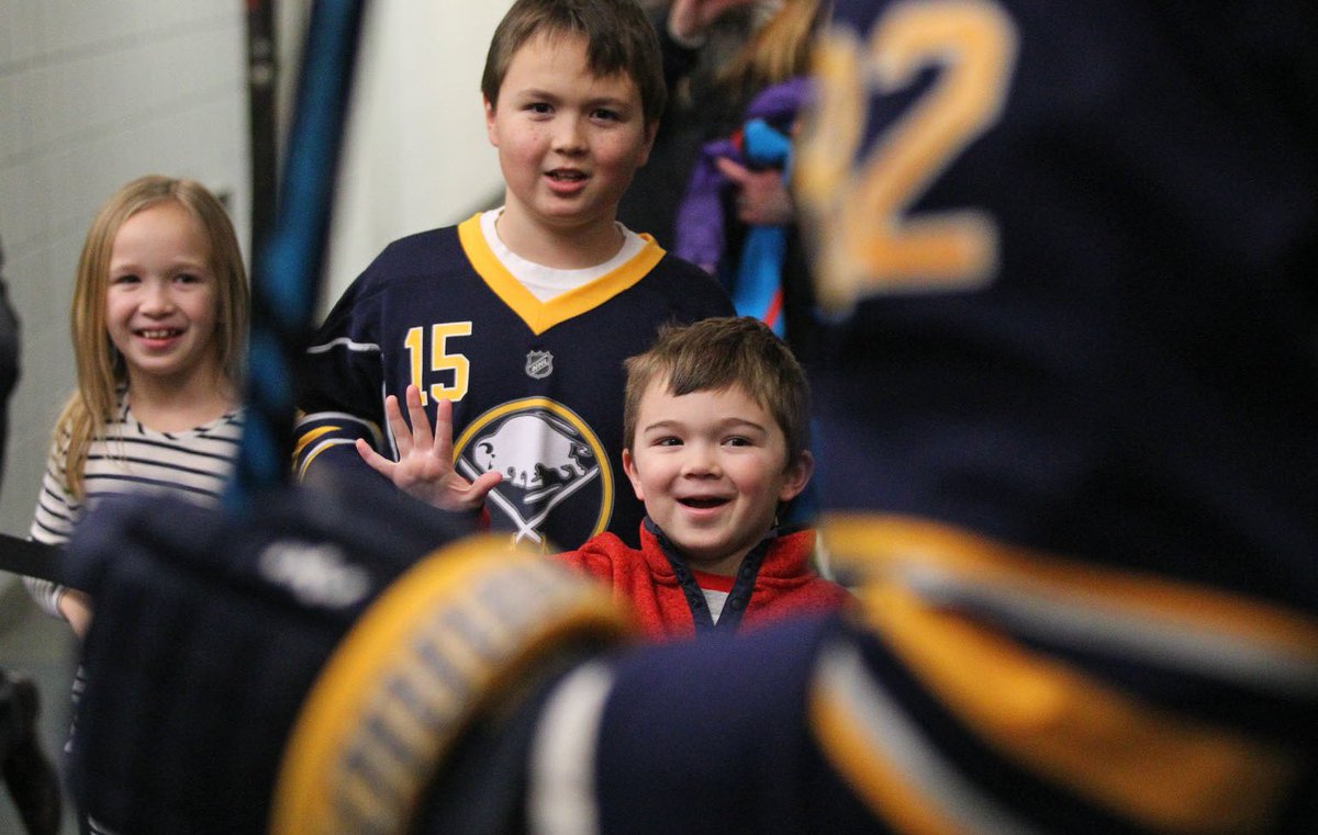 BuffaloSabres's tweet photo. When your favorite player walks by 😁

2nd period up next! https://t.co/W4CSaeoPVd
