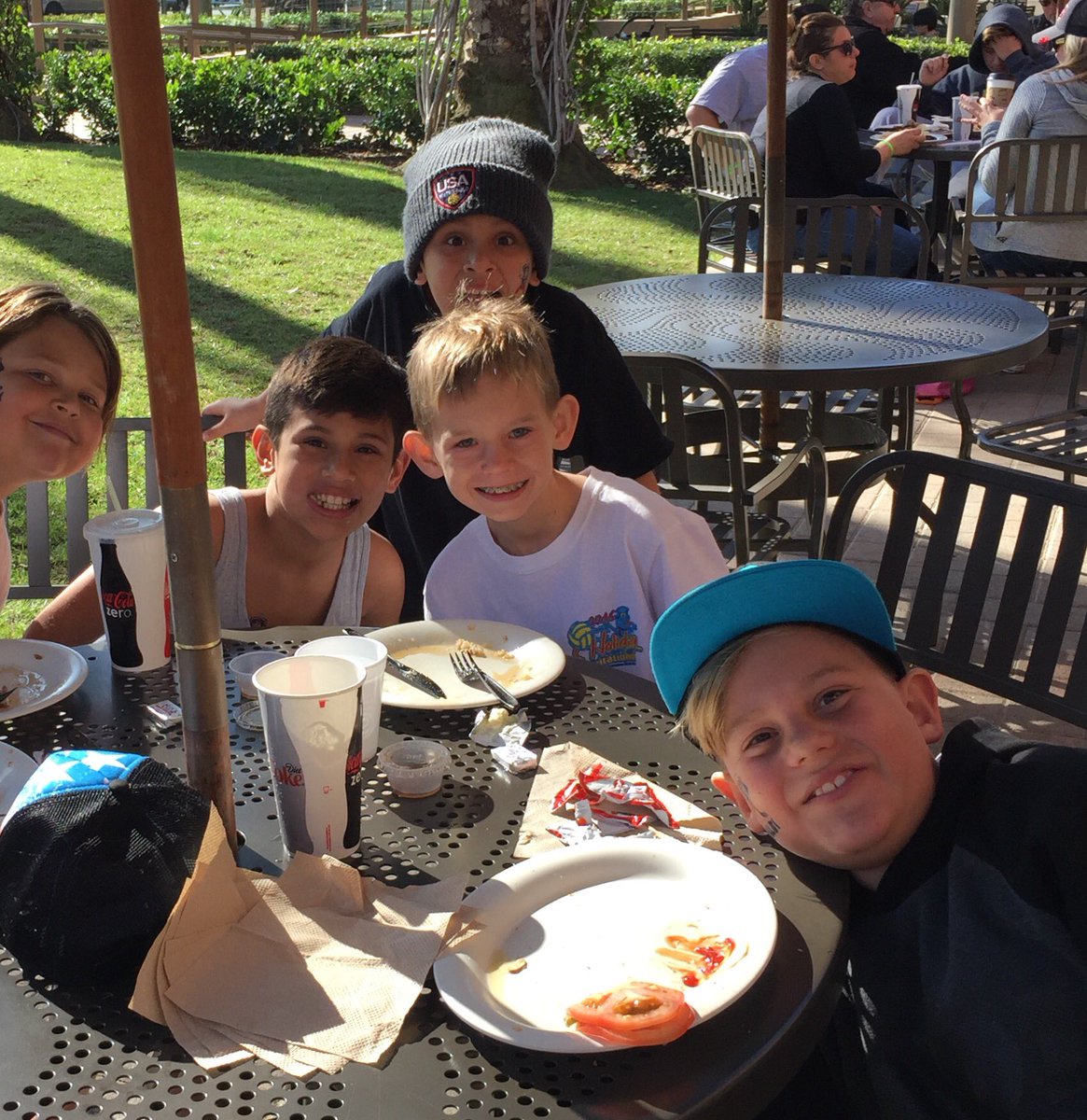 foothillwp's tweet photo. 10's enjoying some great weather and food at Dare to Dream tournament at Irvine Woollett.  Go Foothill!! https://t.co/ZKz7KrjBtO