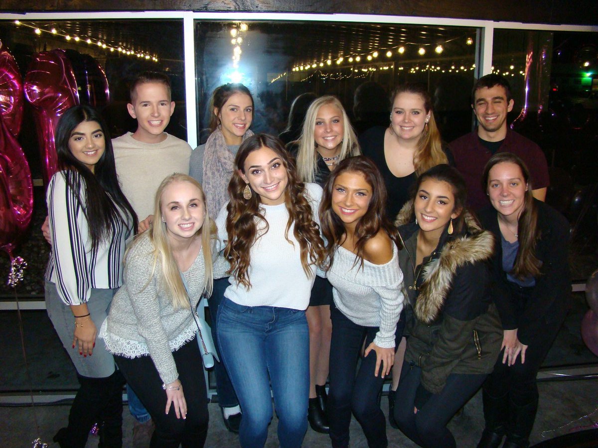 alyssa__farrell's tweet photo. HAPPY BIRTHDAY TO THE SWEETEST MOST BEAUTIFUL ANGEL 💞💞 can't wait to celey this weekend :))) #SQUAADUP https://t.co/iYLbSJ76wU