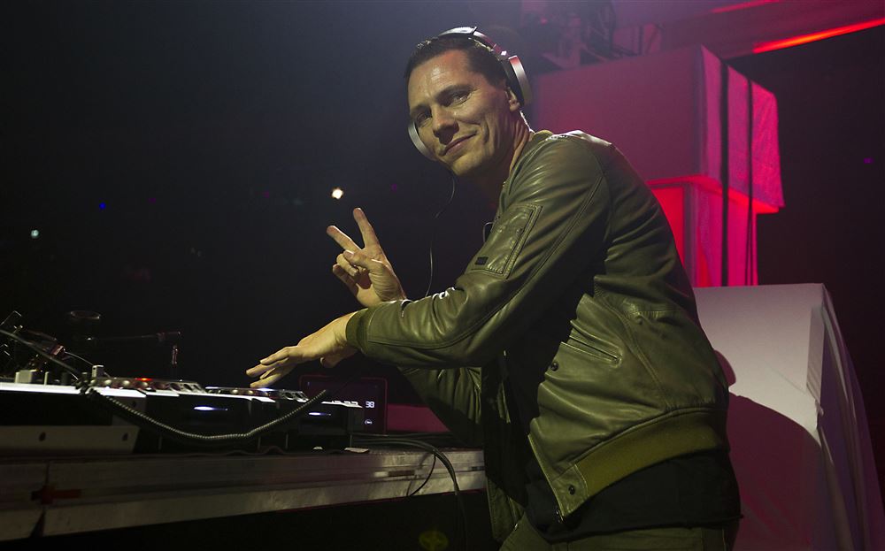 Born on this day in 1969 in Breda, the Netherlands, Tijs Verwest aka DJ Happy 48th birthday! 