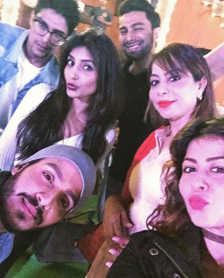 sandhirians's tweet photo. [PICS] Gorgeous snaps posted by #Ssona from the screening of #Ghulaam 😍 https://t.co/MGfyZWUpkZ